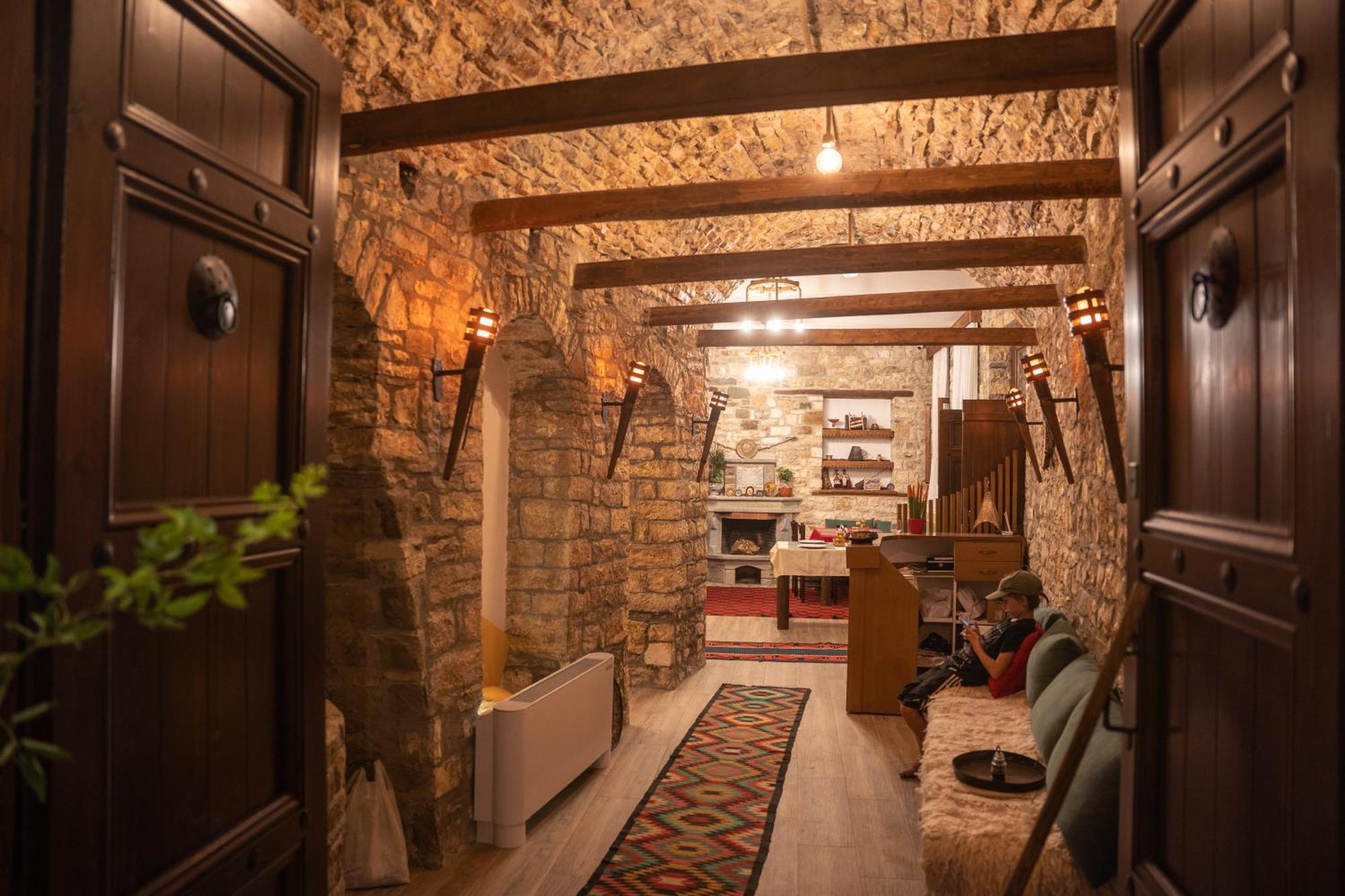 Hotel Kapllani Берат Экстерьер фото