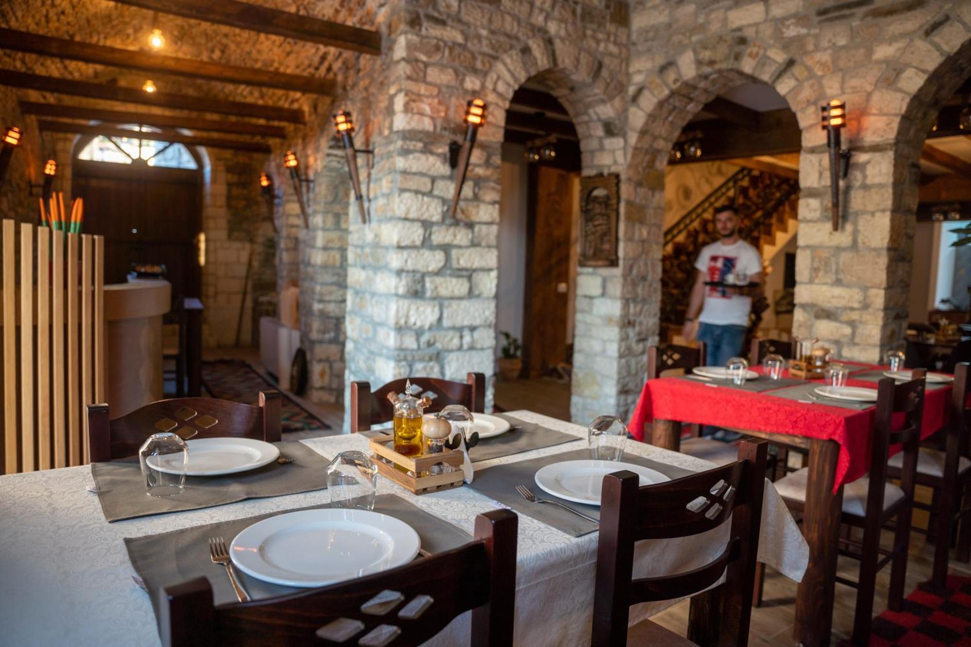 Hotel Kapllani Берат Экстерьер фото