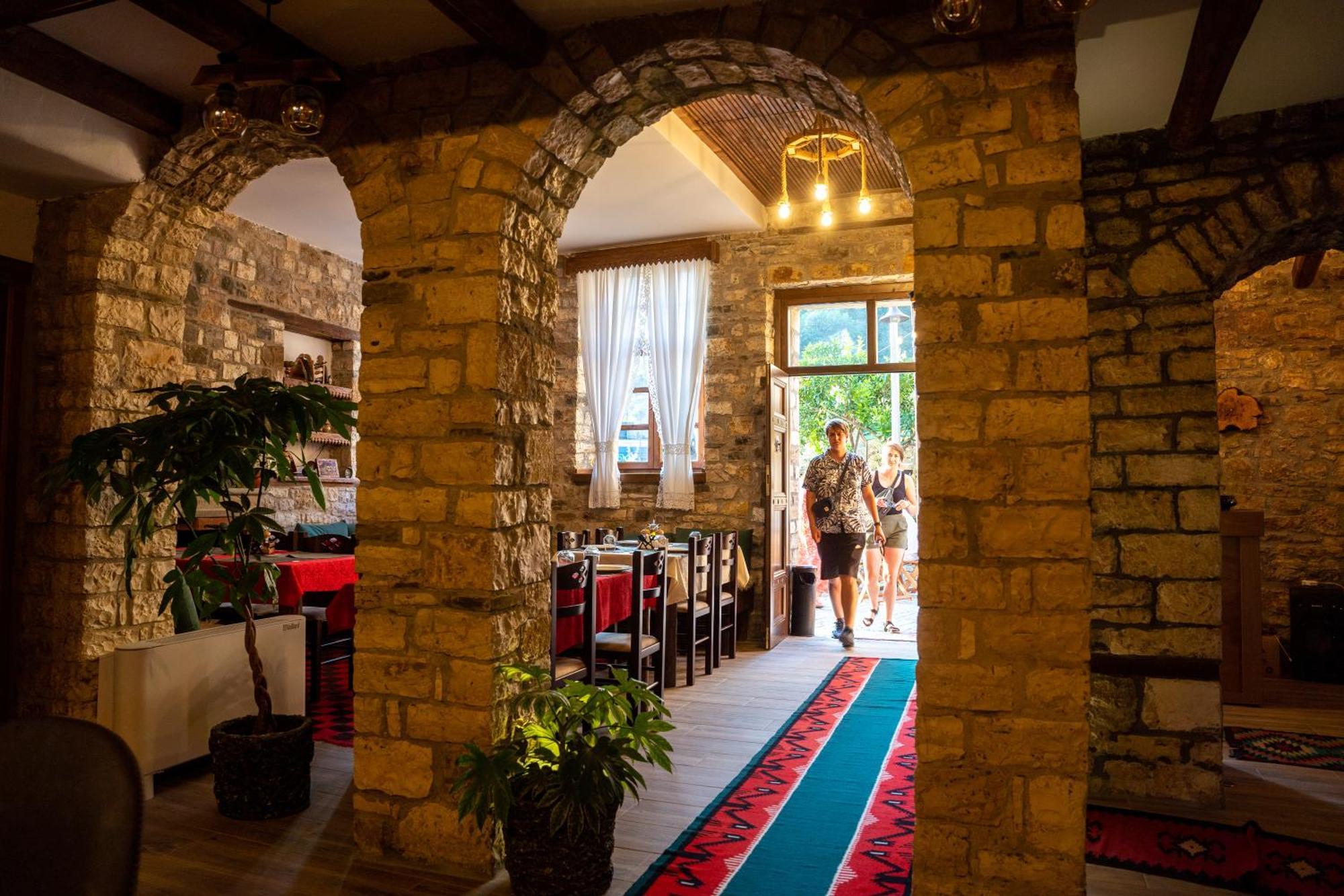 Hotel Kapllani Берат Экстерьер фото