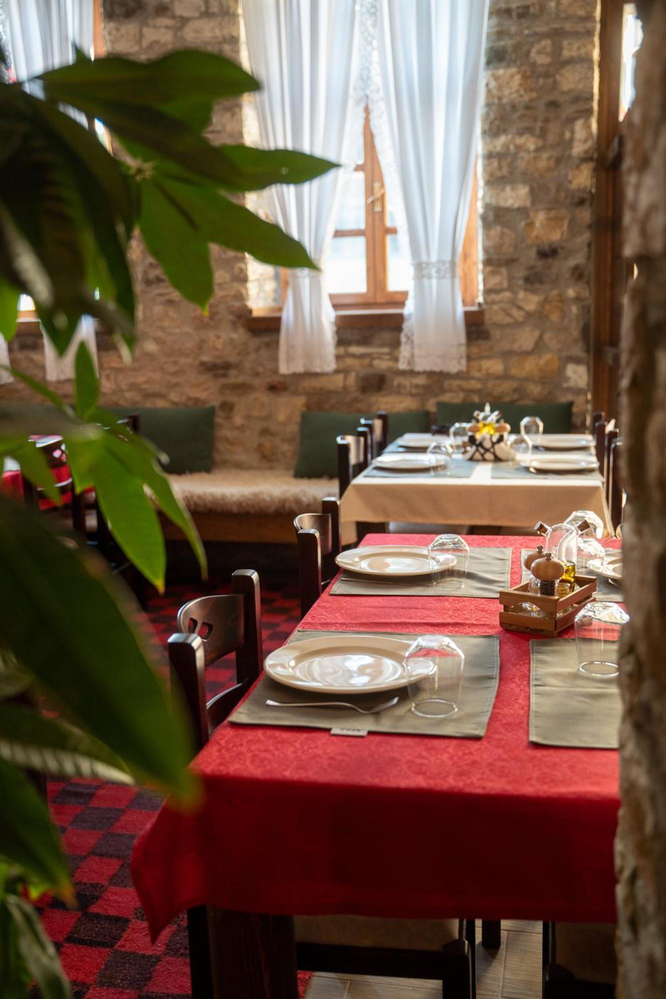 Hotel Kapllani Берат Экстерьер фото